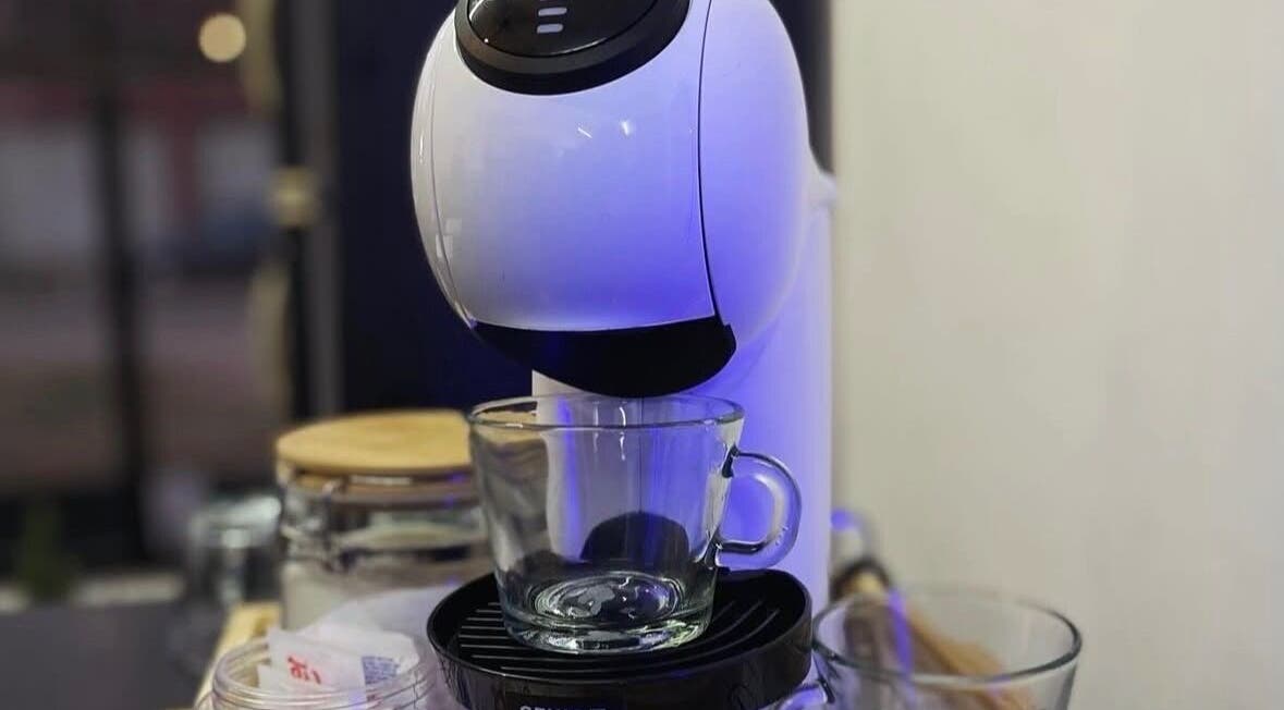 Modern coffee machine at Lucas in Córdoba, Córdoba, AR offering a cozy welcome.