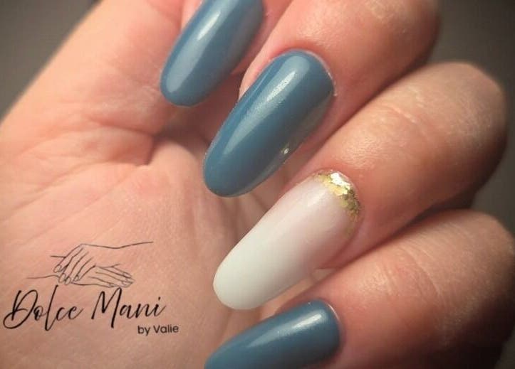 Manucure élégante Dolce Mani - by Valie à Labenne, Nouvelle-Aquitaine, FR. Ongles bleus et or.