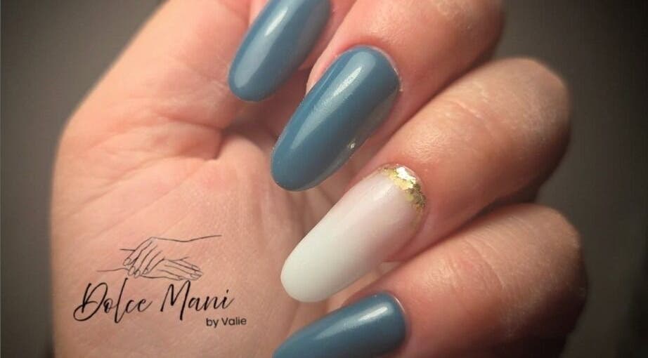 Manucure élégante Dolce Mani - by Valie à Labenne, Nouvelle-Aquitaine, FR. Ongles bleus et or.