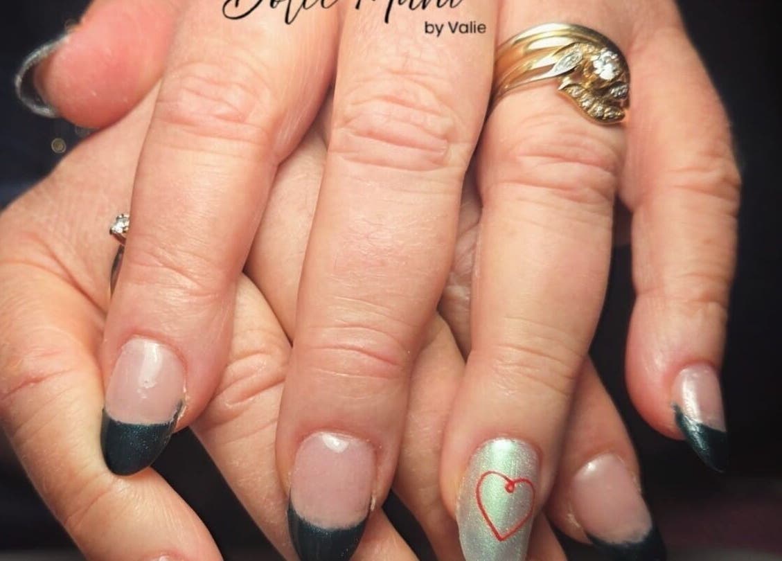 Manucure élégante avec cœur chez Dolce Mani - by Valie à Labenne, Nouvelle-aquitaine, FR.