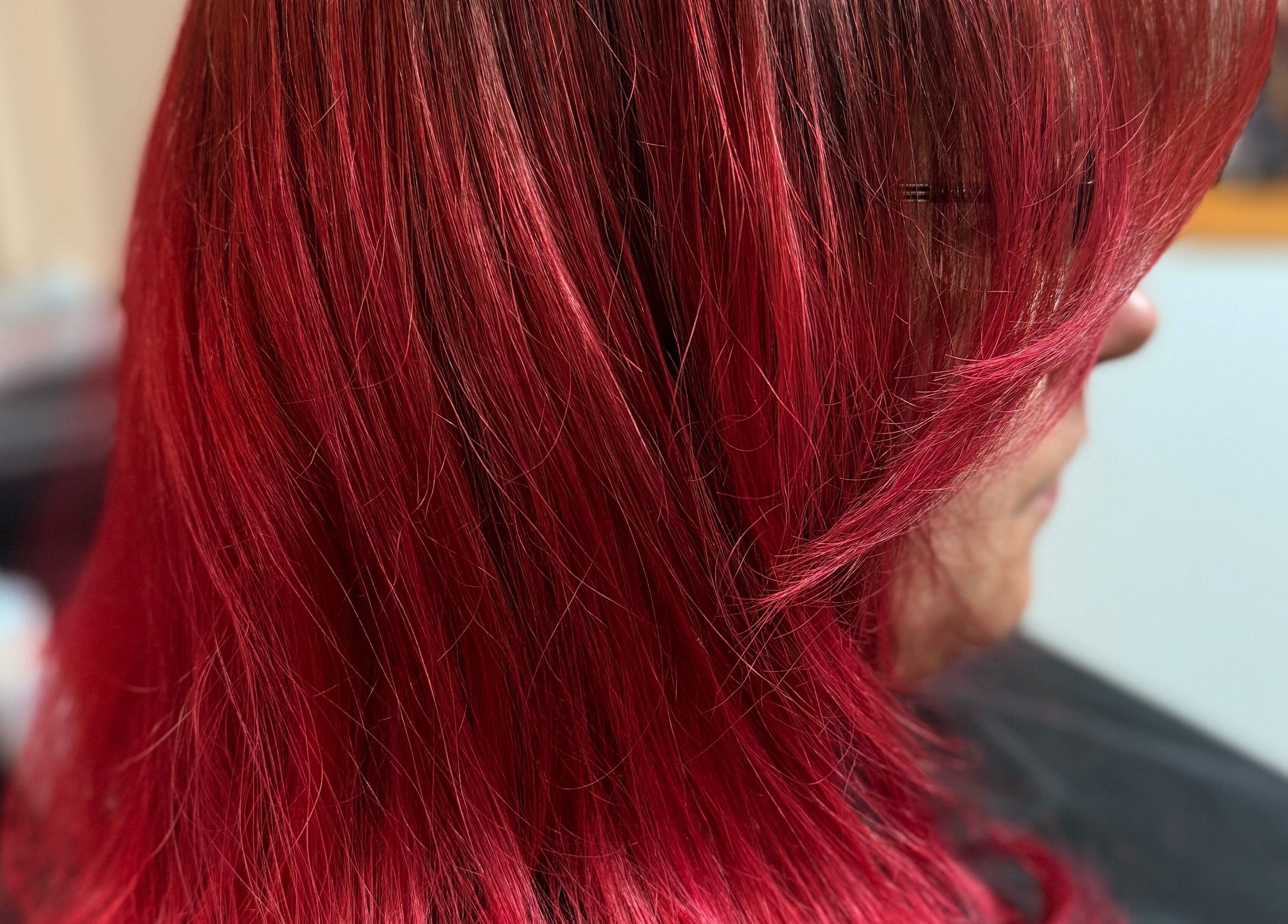 Яркие красные волосы в BEATY LAB 4U, Варшава, Войводство Мазовецкое, PL.