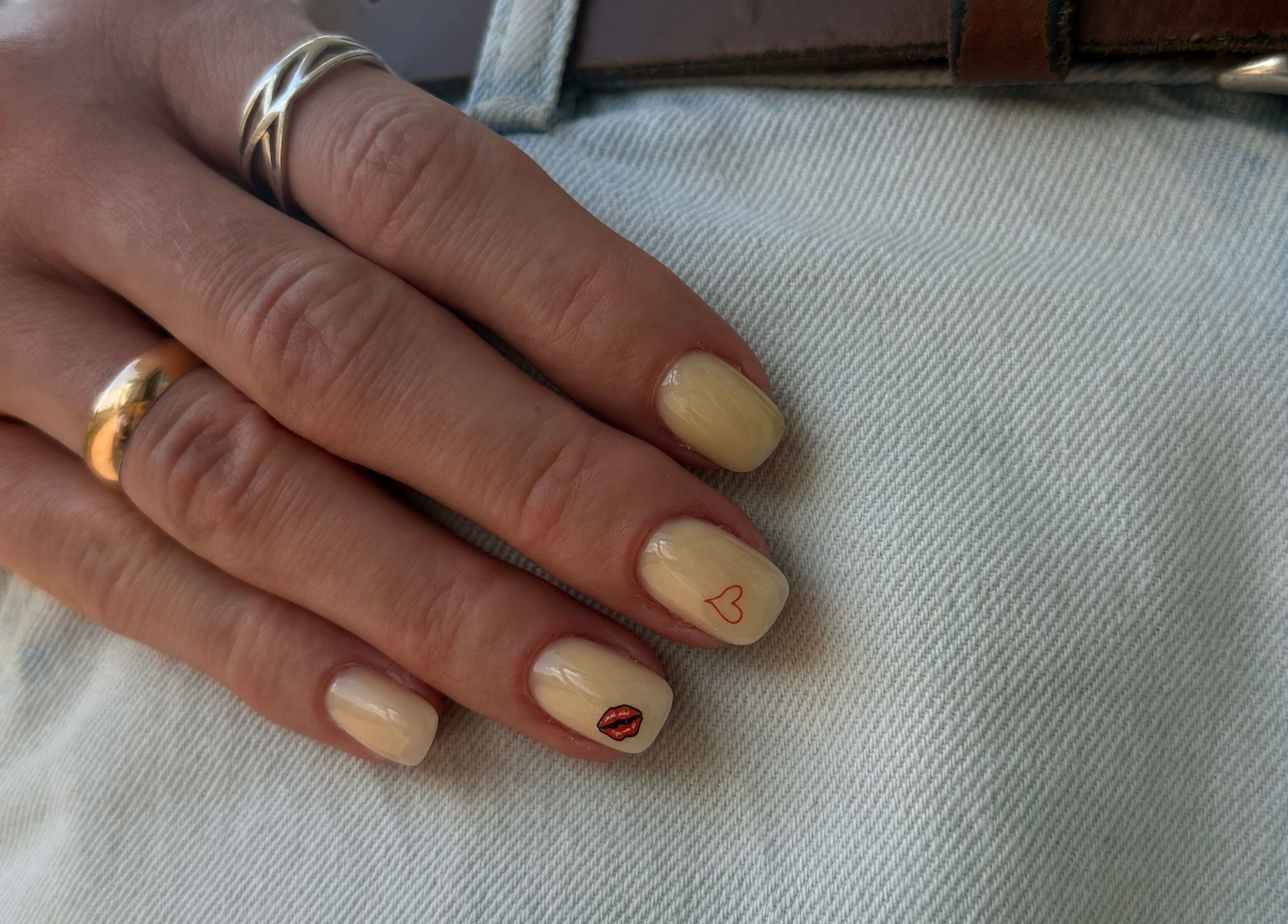 Неоновый маникюр с узором в BEATY LAB 4U, Warszawa, Województwo Mazowieckie, PL.