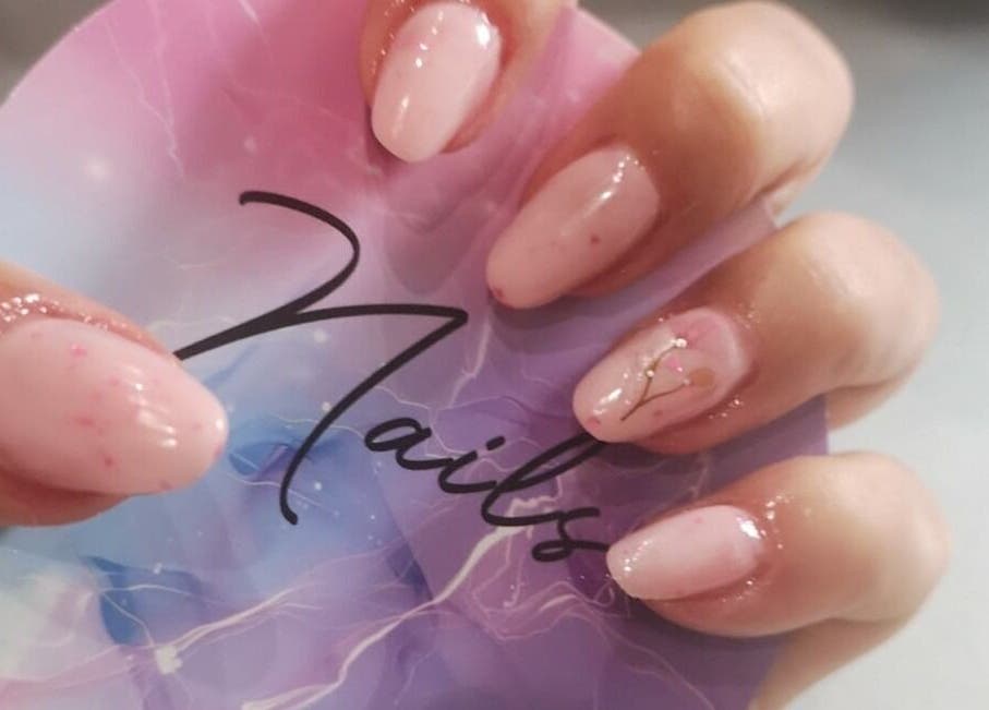 Unhas rosa claro bem cuidadas no Belíssima Studio, Guarda, Distrito Da Guarda, PT.