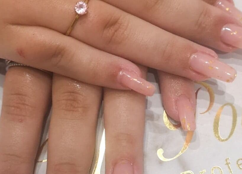 Unhas decoradas em tons de nude no Belíssima Studio, Guarda, Distrito Da Guarda, PT.