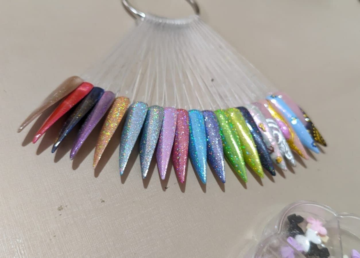 Amostra de unhas decoradas na Studio Sara Cristina, Minas Gerais, Minas Gerais, BR.