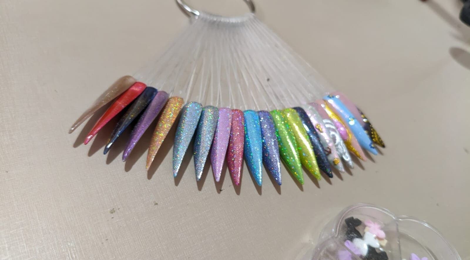 Amostra de unhas decoradas na Studio Sara Cristina, Minas Gerais, Minas Gerais, BR.