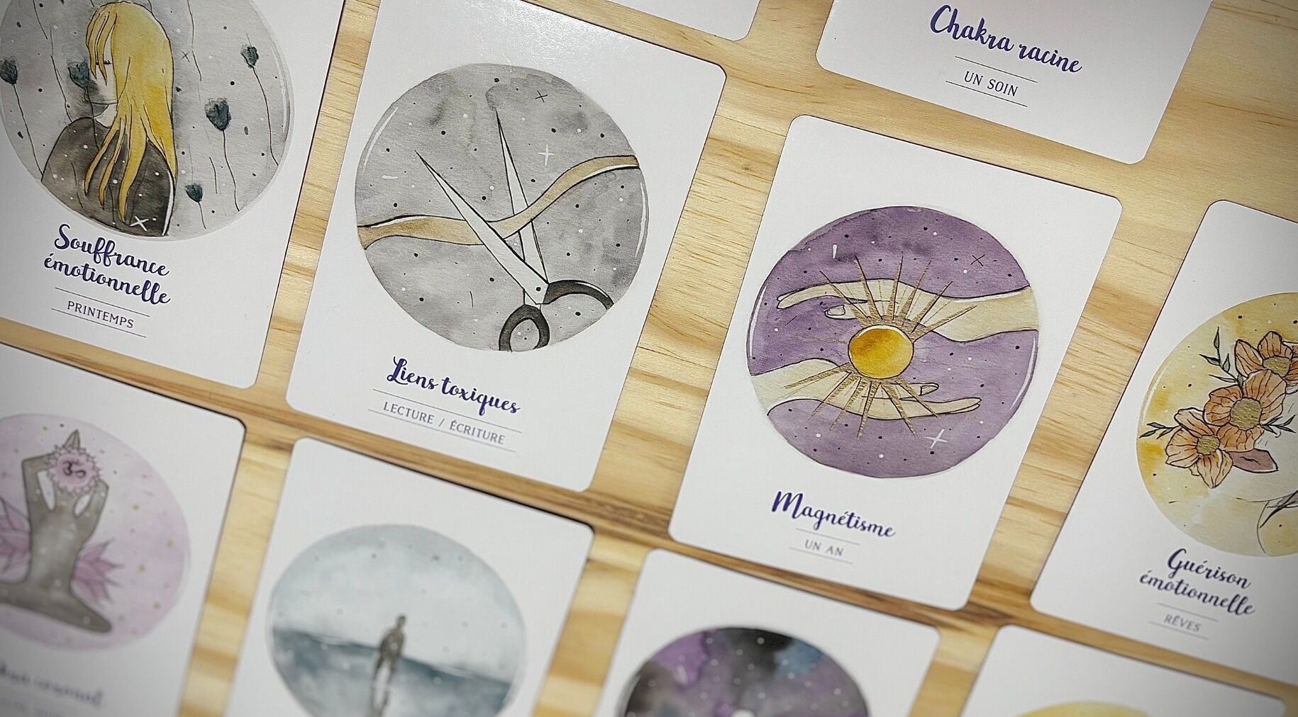 Cartes illustrées sur la guérison ésotérique à Ésoterra Les Pierres Magiques, Gouvieux, Hauts-de-france, FR.