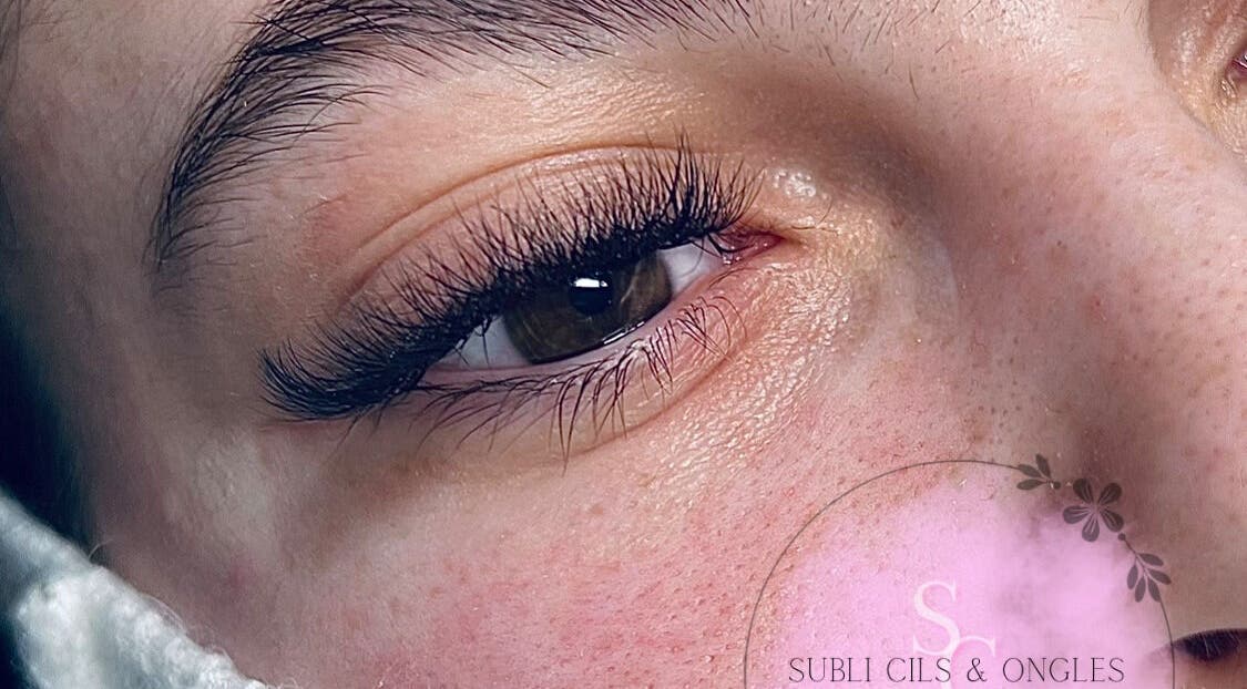 Extension de cils raffinée chez Subli Cils & Ongles, Gouvieux, Hauts-de-France, FR.
