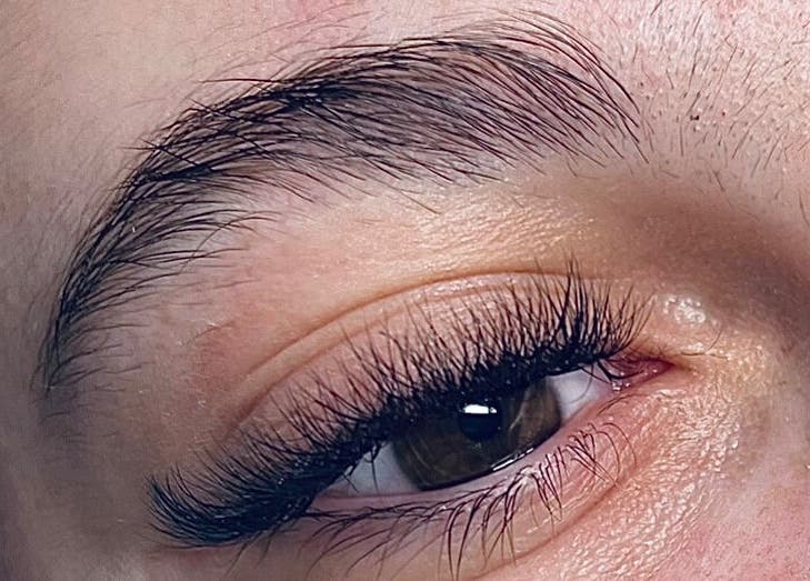 Extension de cils à Subli Cils & Ongles, Gouvieux, Hauts-de-France, FR: cil recourbé et élégant