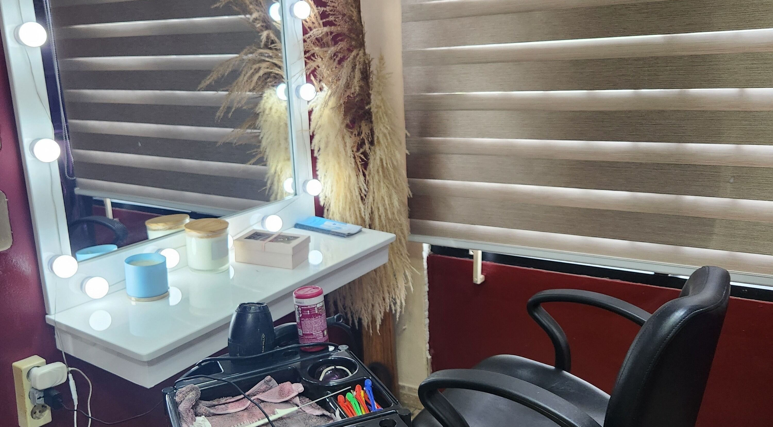 Beauty by Pascalle's elegant makeup station in Paramaribo Noord, SR, featuring a lit mirror and grooming tools.