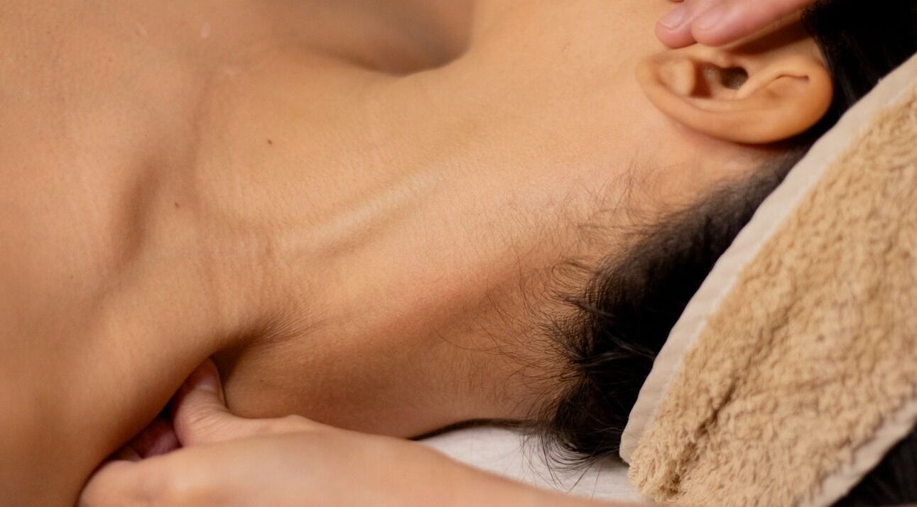 Neck massage at My Beauty Place SDN Bhd, Kuala Lumpur, Wilayah Persekutuan Kuala Lumpur, MY.