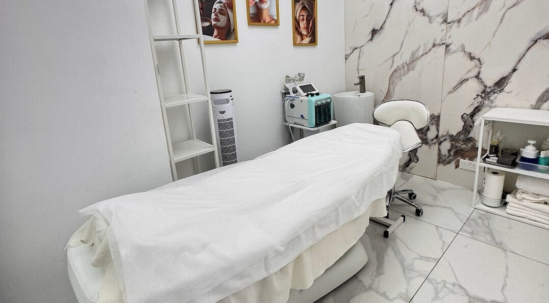 Cozy treatment room at Lul Beauty Salon, Dubai, Dubai, AE with a plush bed and elegant decor.