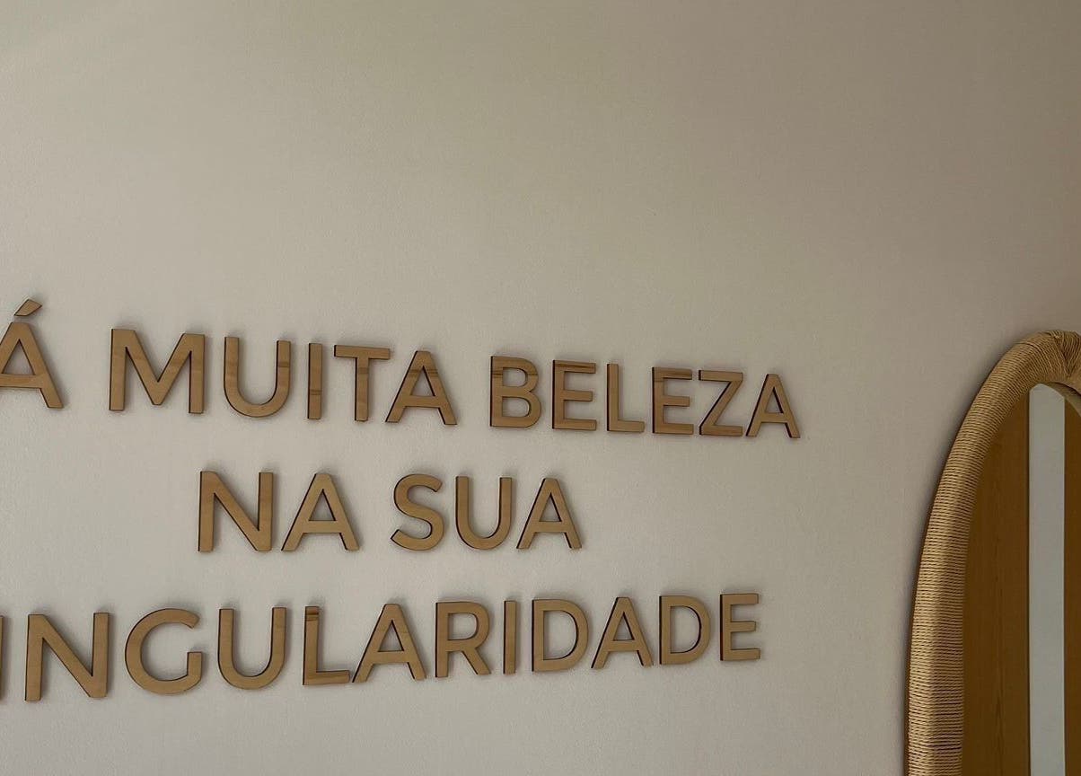 Espelho rústico com frase inspiradora em Raquel Meireles, Viana Do Castelo, PT.