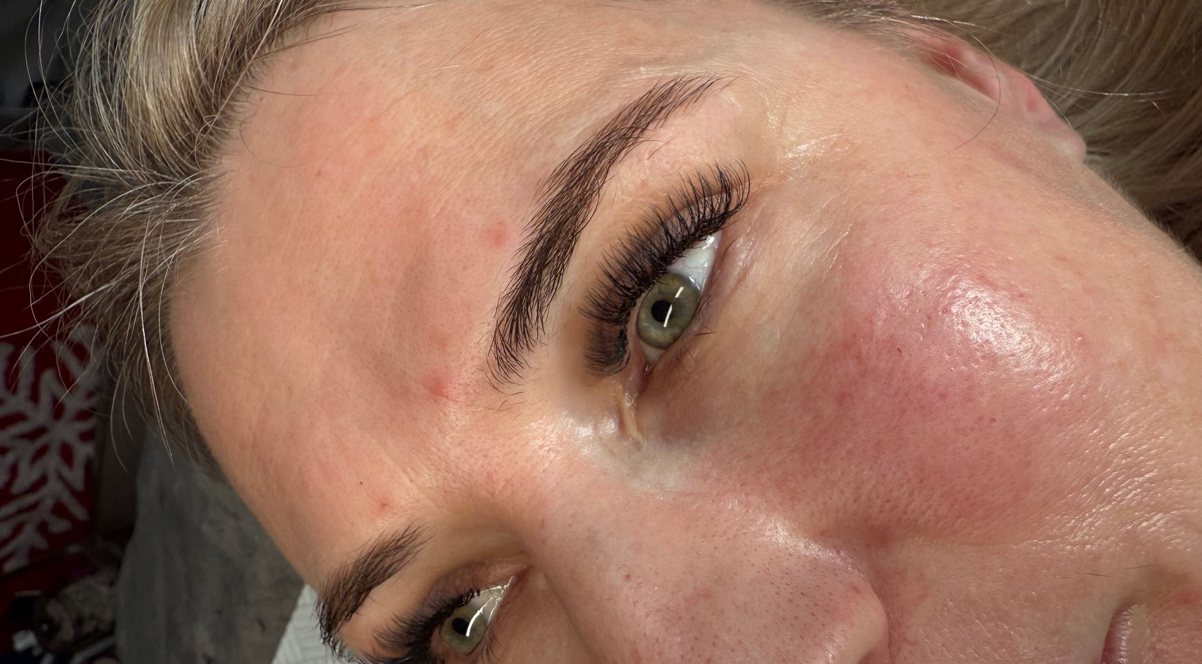 Bliskie ujęcie rzęs po zabiegu w Lash with Me, Warrington, England, GB.