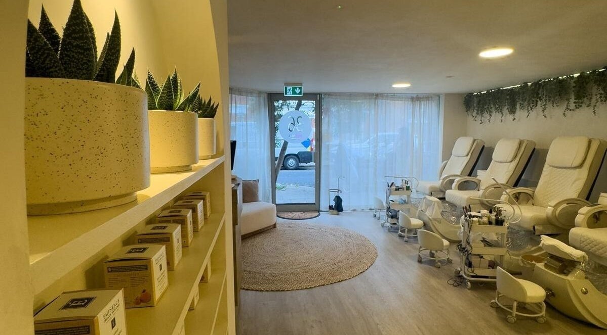 Inviting beauty room at Brazilian Soul Beauty in London, England, GB with elegant seating and decor.