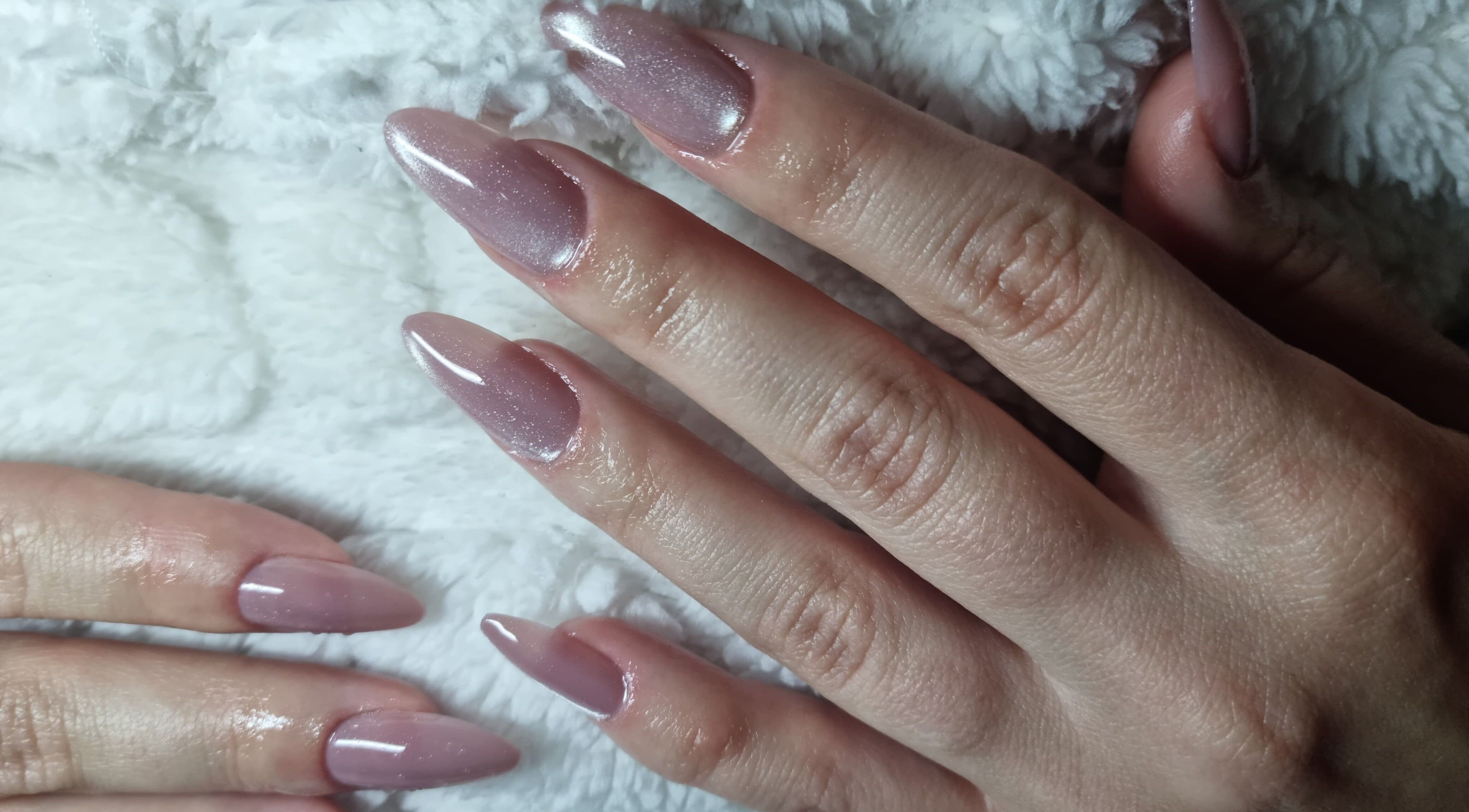 Elegant glittery nails at Beauty To Inspire, Boksburg, Gauteng, ZA, showcasing expert manicure in pink shades.