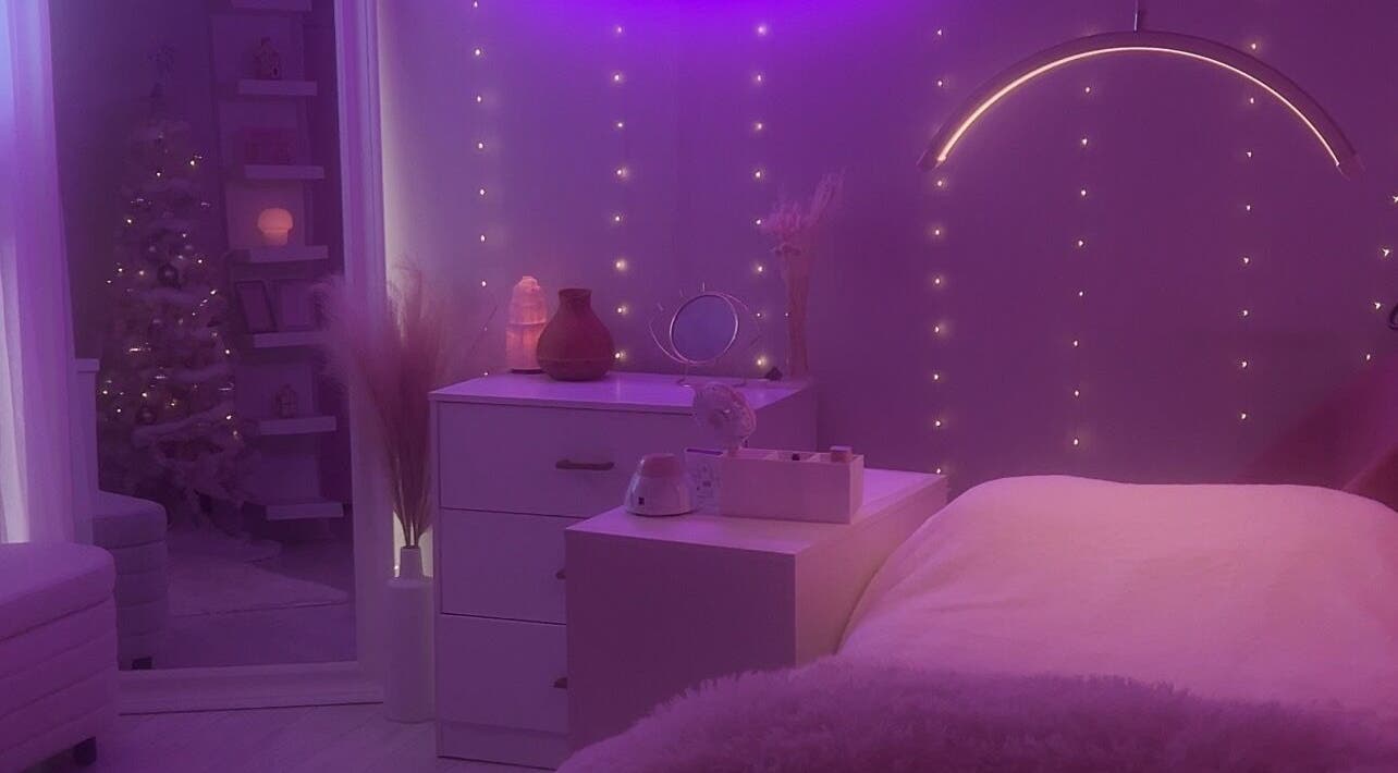 Serene lavender-lit room at Carlene’s Lashes, Courtice, Ontario, CA, perfect for relaxation.