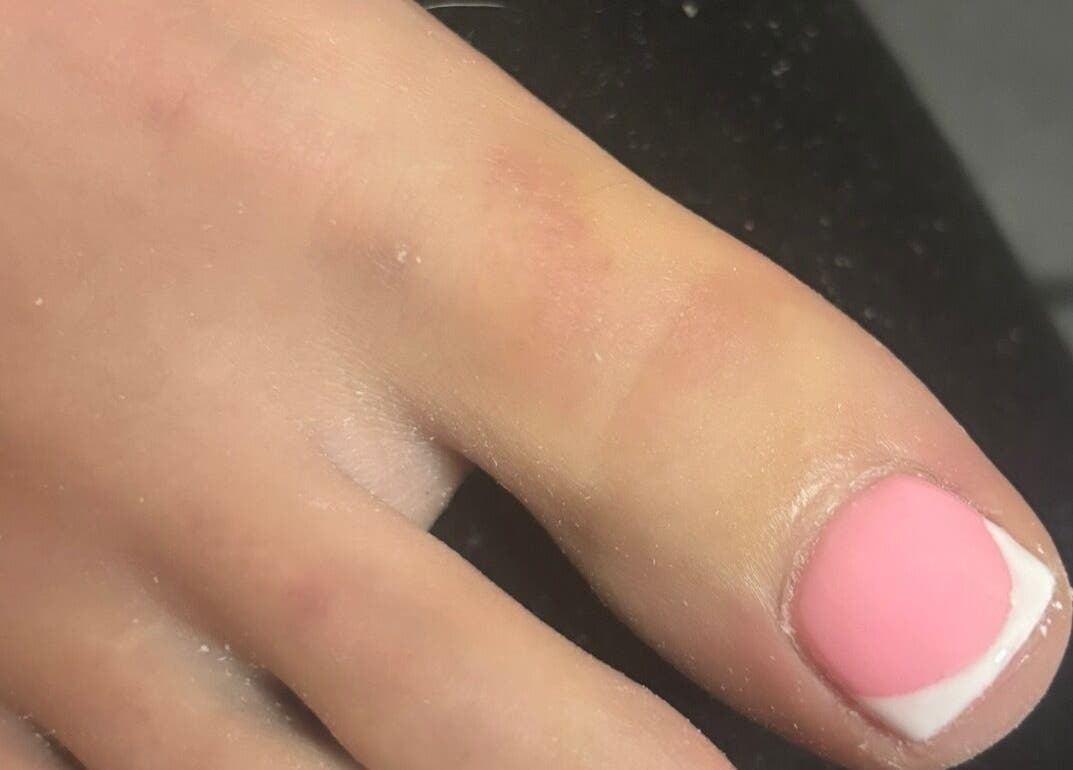 Close-up of elegant pink manicured nails at biabsbymil, GB, showcasing professional nail art.