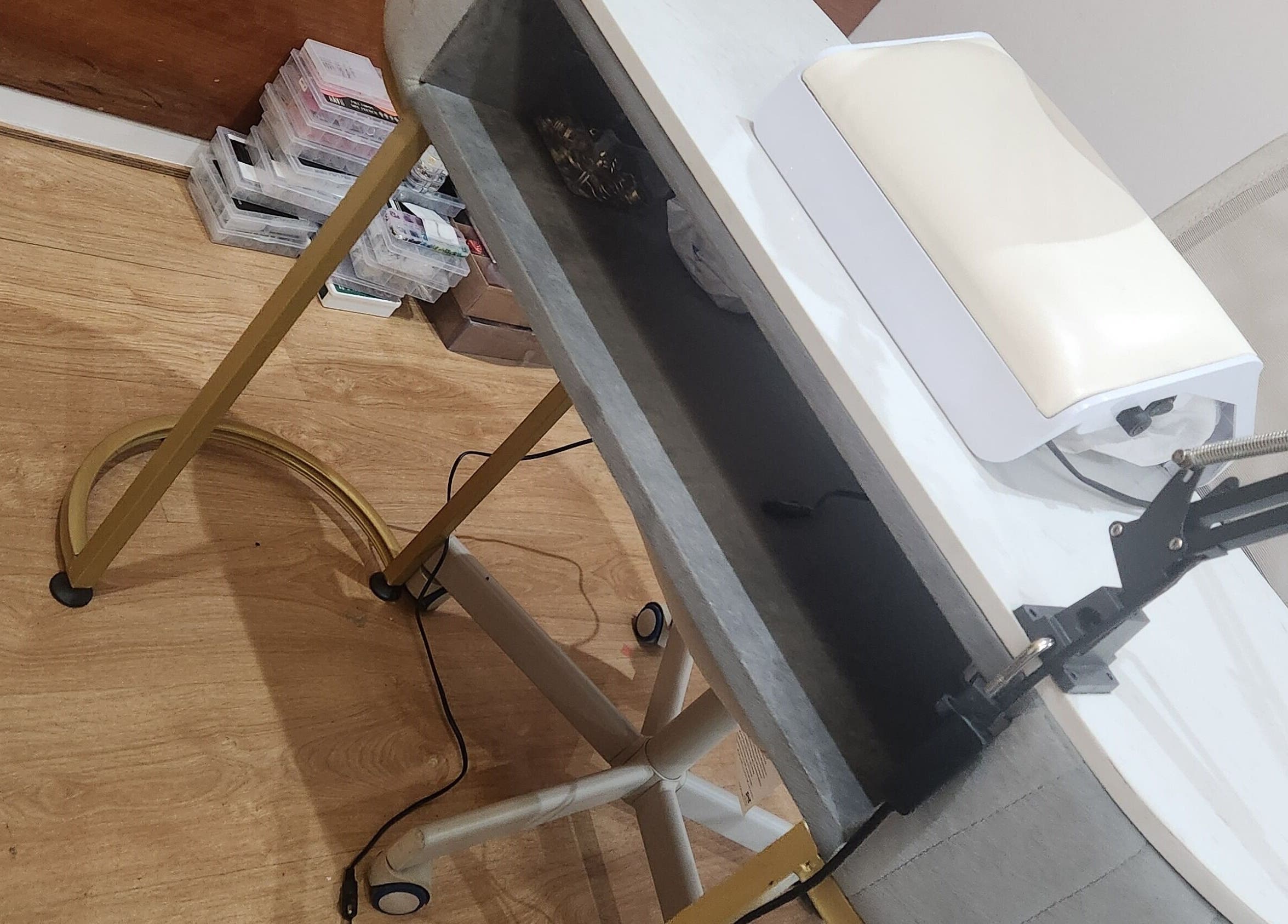 Mesa de design moderno na Iracilda nail design, Braga, Braga, PT.