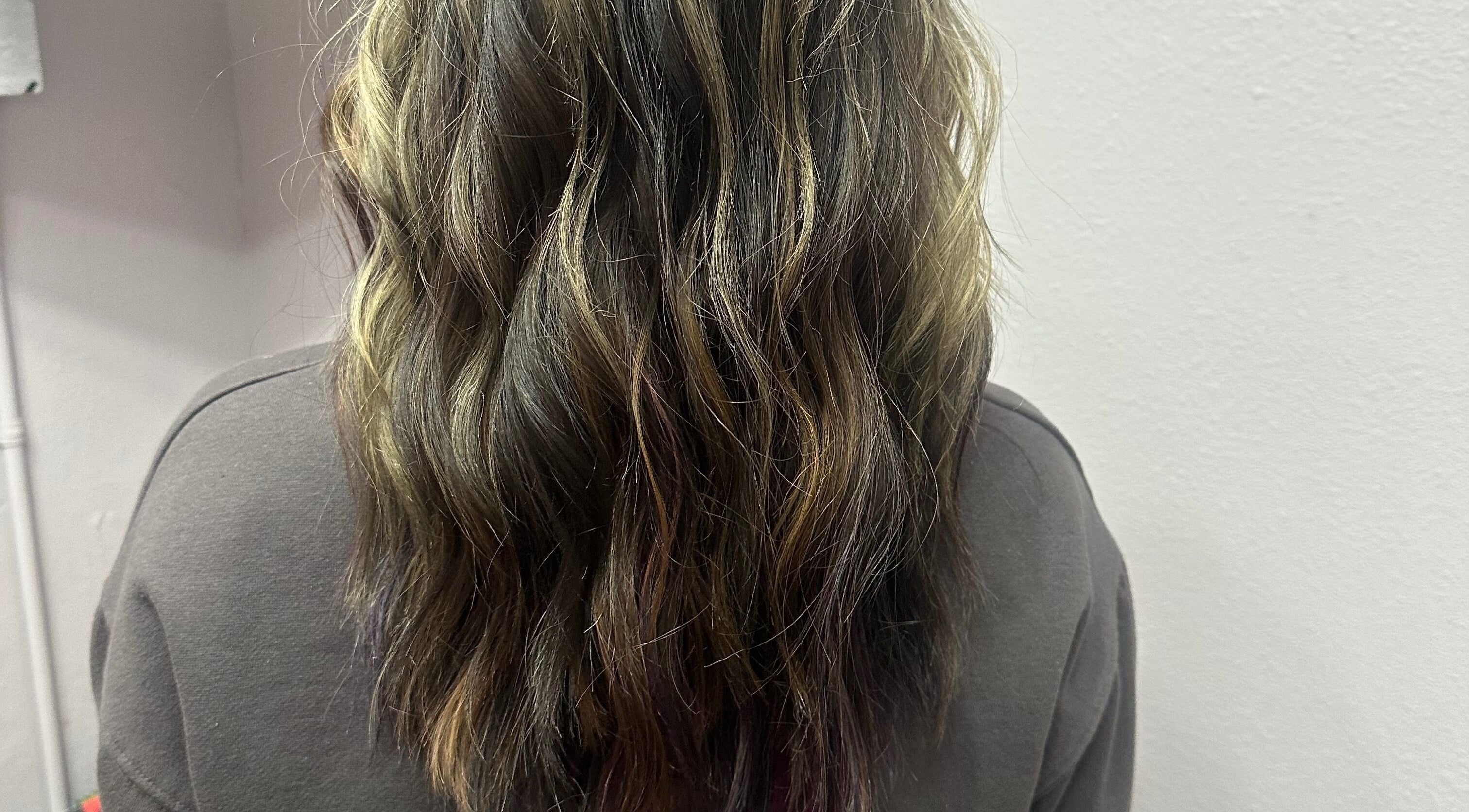 Stylish wavy hairstyle at Tropical Rayz: Elena Garcia, Oskaloosa, Iowa, US, showcasing soft, elegant curls.