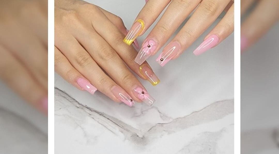 Diseño de uñas acrílicas en AMG Beauty Salon & SPA, Guadalajara, Jalisco, MX.