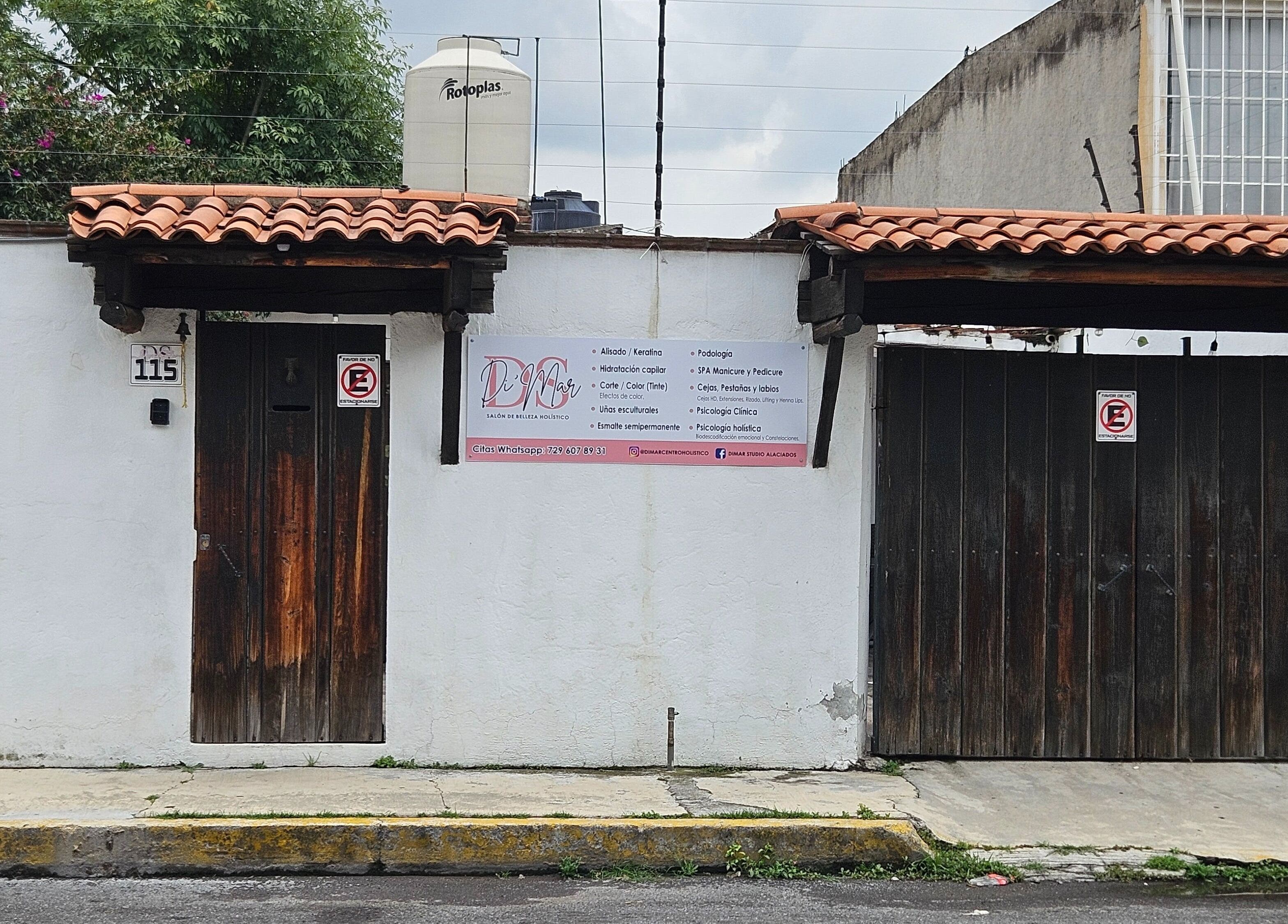 Fachada de DIMAR STUDIO en San Jorge Pueblo Nuevo, Estado De México, MX con letrero visible y detalles rústicos.