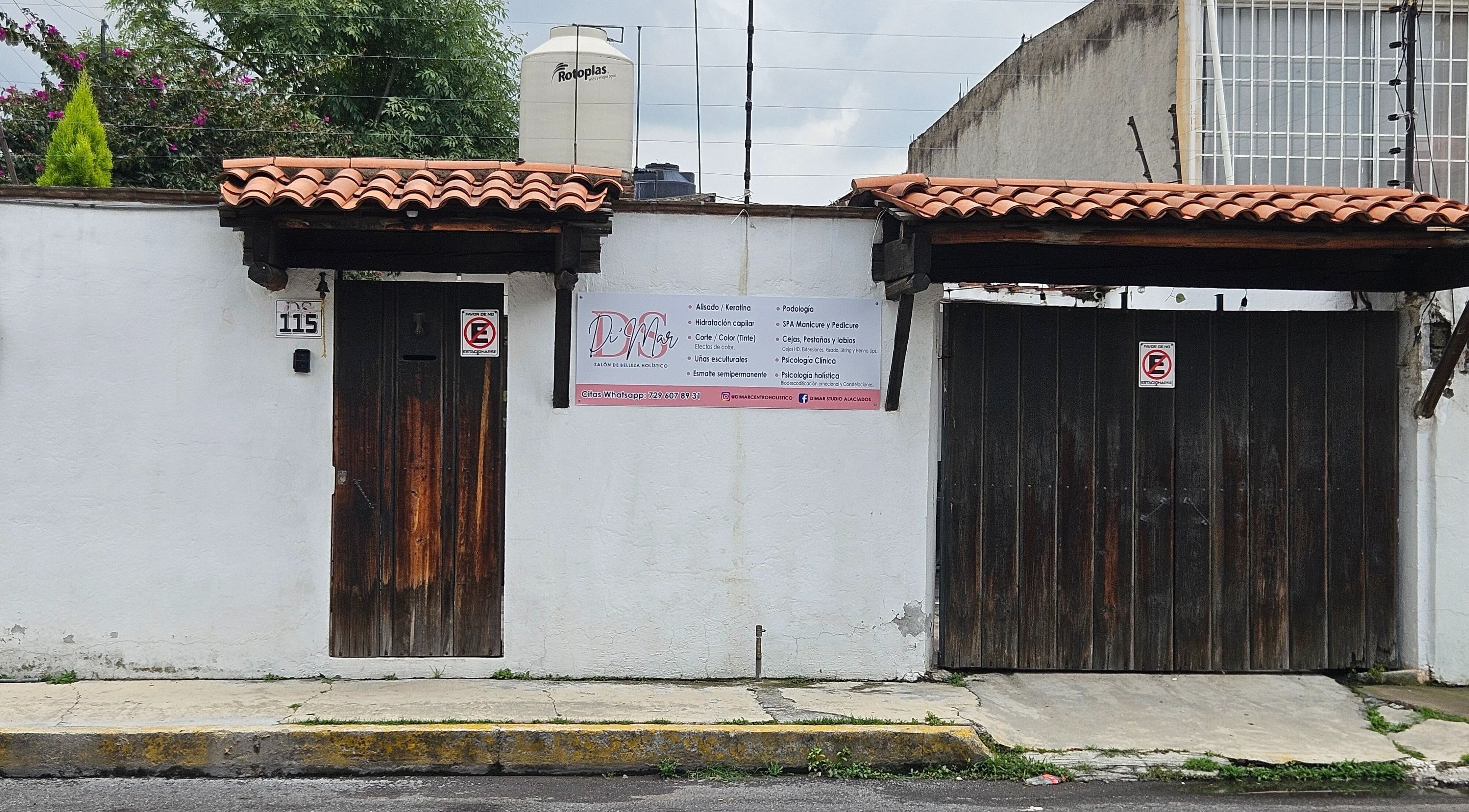 Fachada de DIMAR STUDIO en San Jorge Pueblo Nuevo, Estado De México, MX con letrero visible y detalles rústicos.