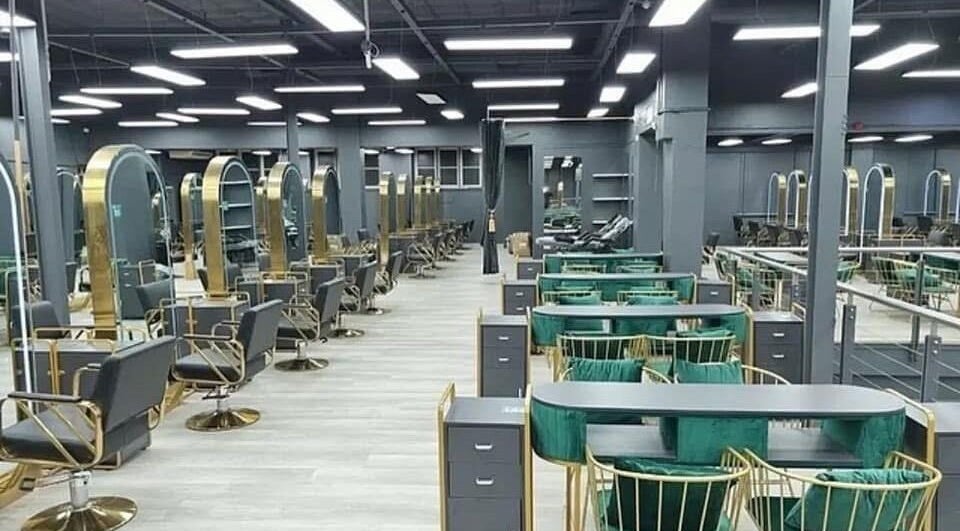 Luxurious salon at Pretoria Dreadlocks, Pretoria, Gauteng, ZA with chic styling stations and plush seating.