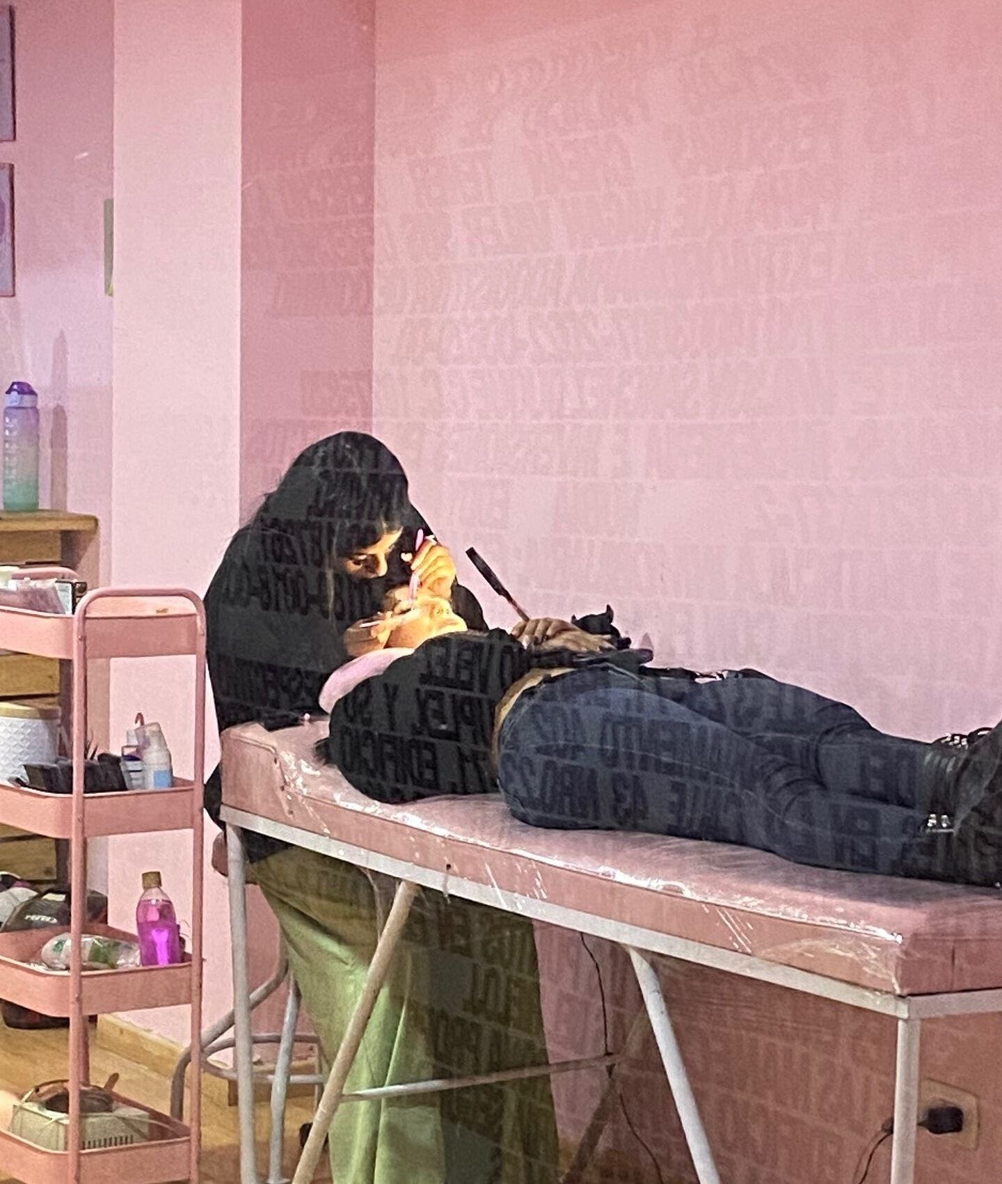 Tratamiento de belleza en BloomLash, Madrid, Comunidad De Madrid, ES. Ambiente acogedor y cálido.