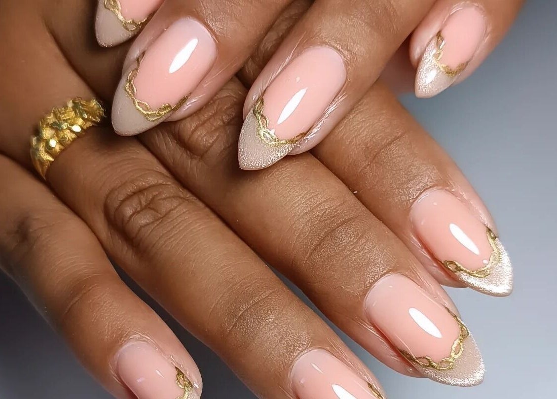 Elegant gold-accented nails from Petite Artistic Touch, Wanica, Wanica, SR showcasing sophisticated nail art.