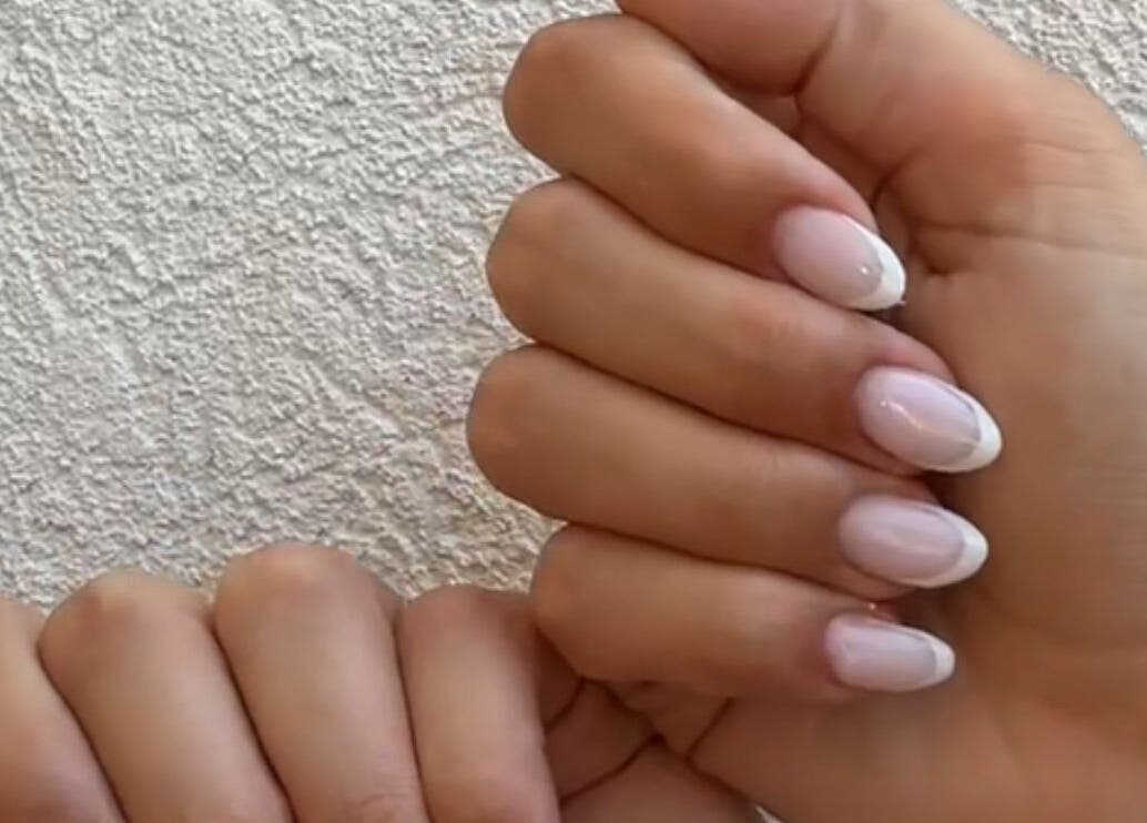 Manucure française élégante chez Nail_sbyA à Meyreuil, Provence-alpes-côte D'azur, FR.