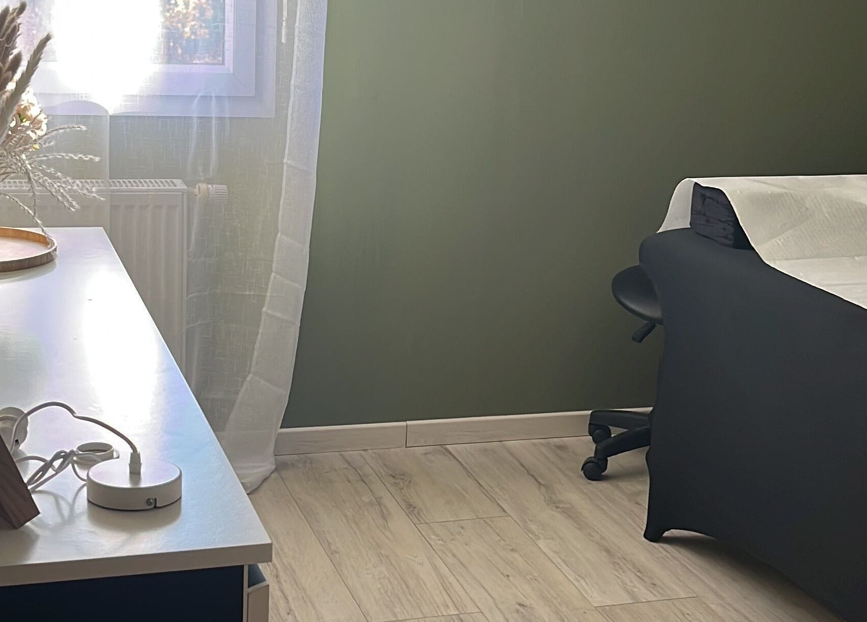 Salle de soin paisible chez Cils vous plaît Madame à Besançon, Bourgogne-franche-comté, FR.