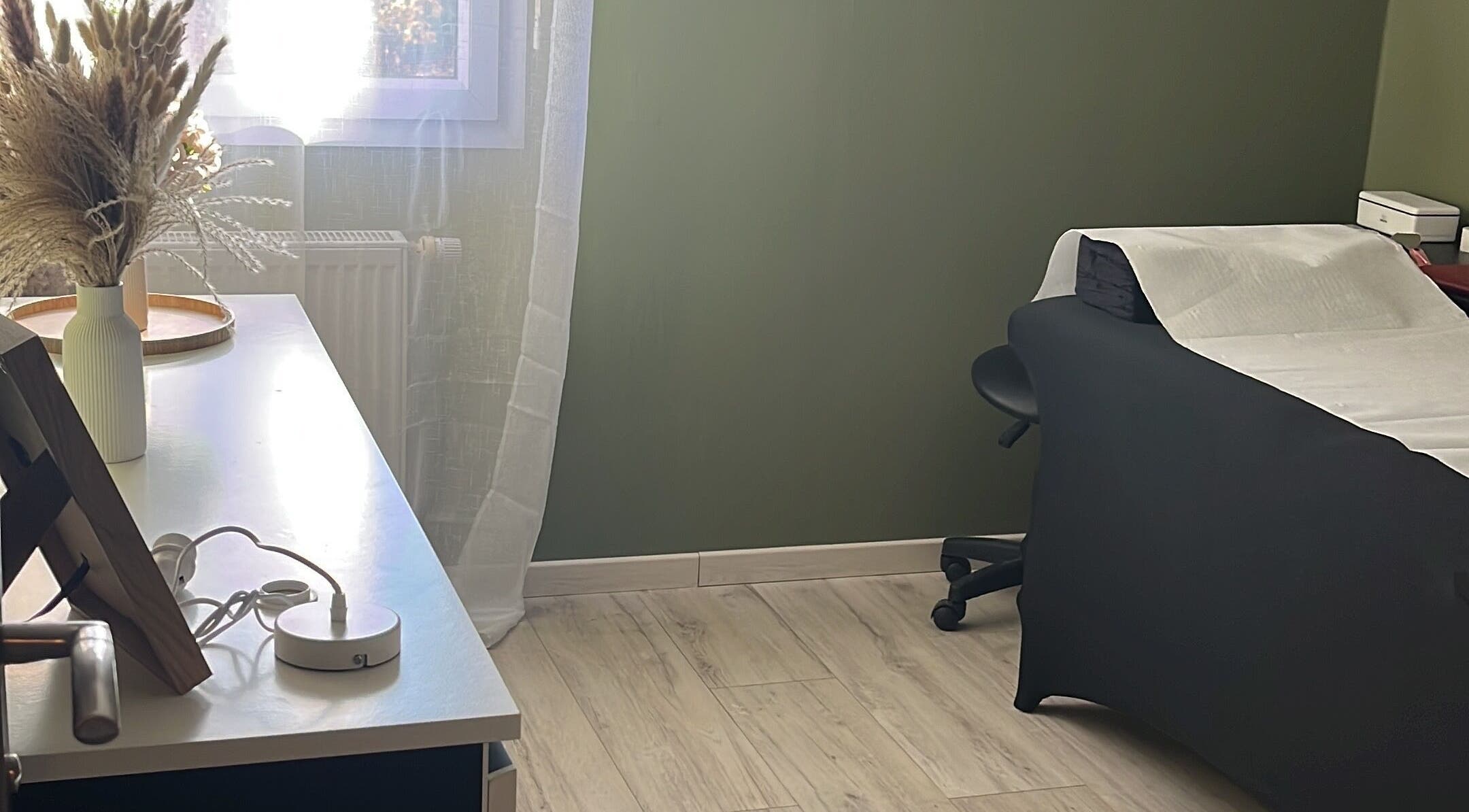 Salle de soin paisible chez Cils vous plaît Madame à Besançon, Bourgogne-franche-comté, FR.