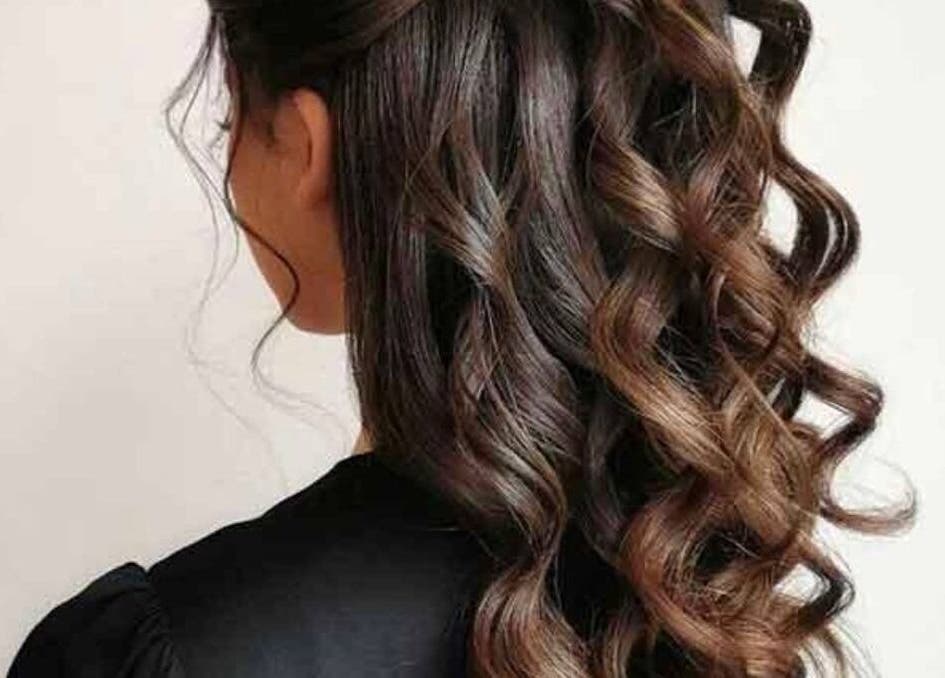Beautifully styled brown curls at Test salon in IR, showcasing elegant hair designs for events.