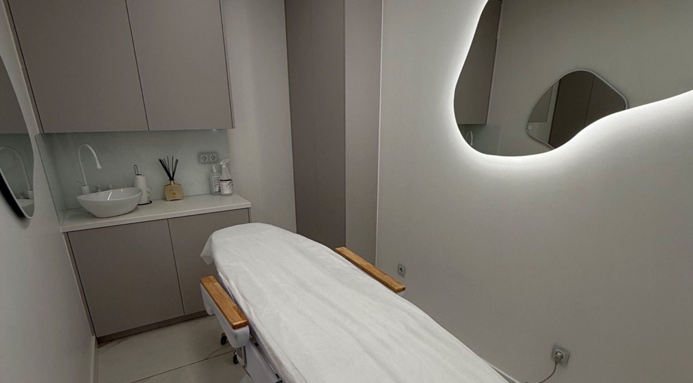 Pokój zabiegowy kliniki medycyny estetycznej Amelie w Warszawie, Województwo Mazowieckie, PL.