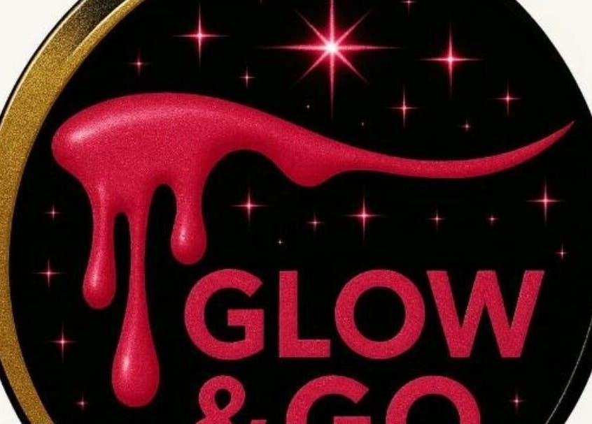 Glow & Go sprankelend logo in Paramaribo, Paramaribo, SR. Glanzend zwart met gouden rand en rode tekst.