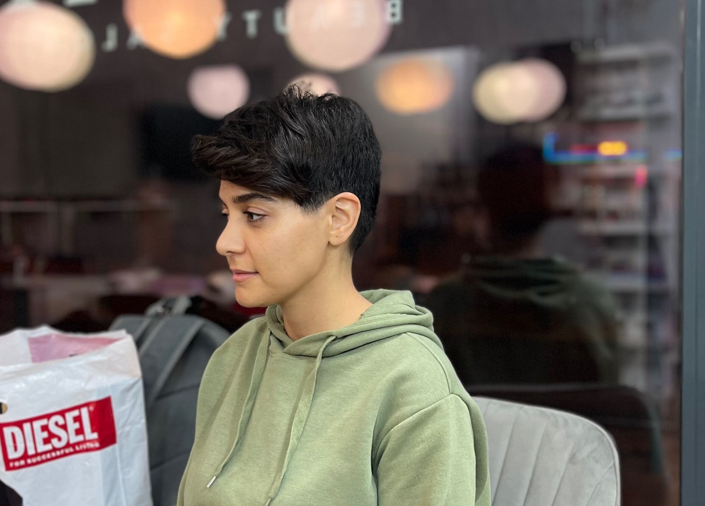 Profile view of stylish haircut at Beutyhair by Farzane, Budapest, Magyar, HU.