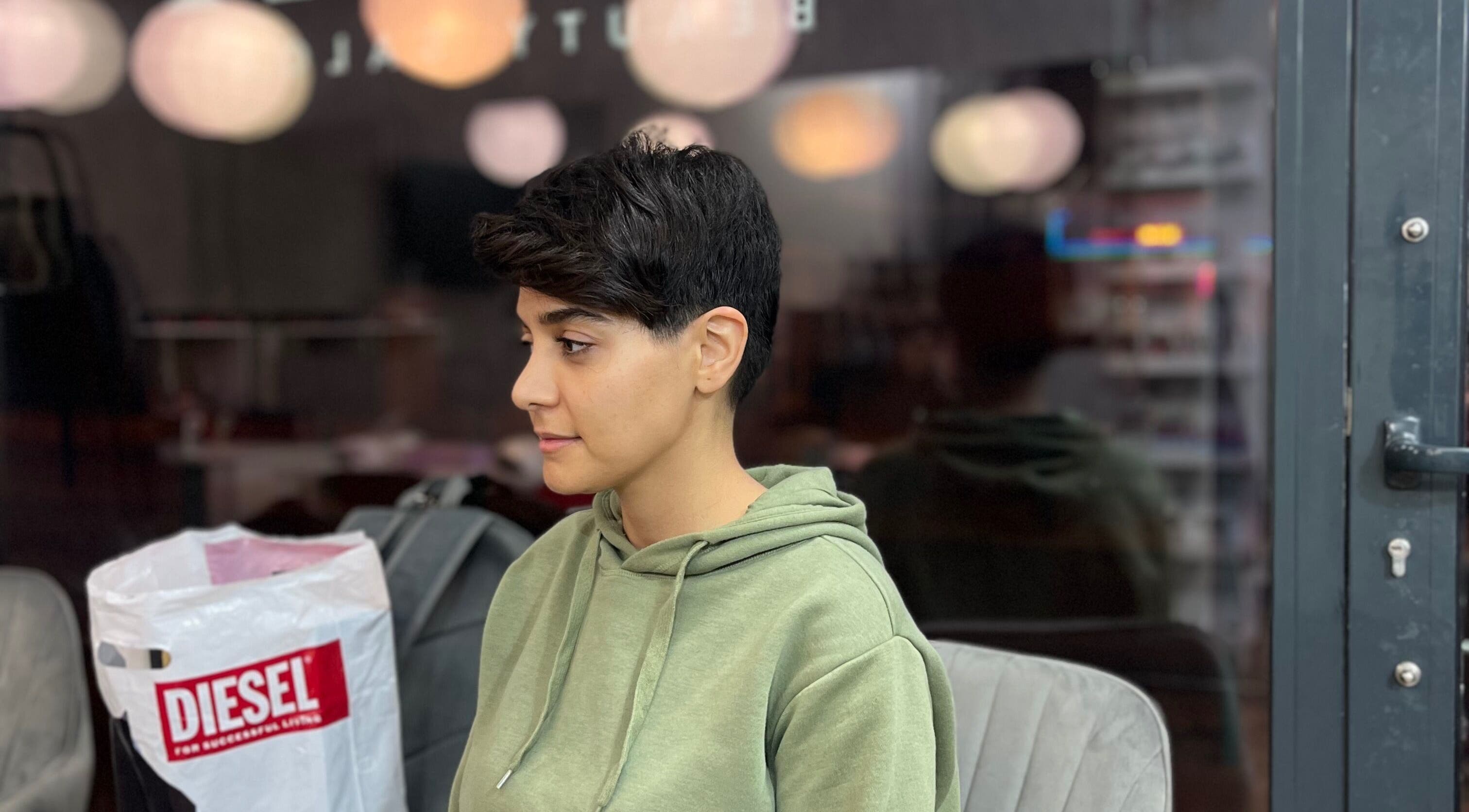 Profile view of stylish haircut at Beutyhair by Farzane, Budapest, Magyar, HU.