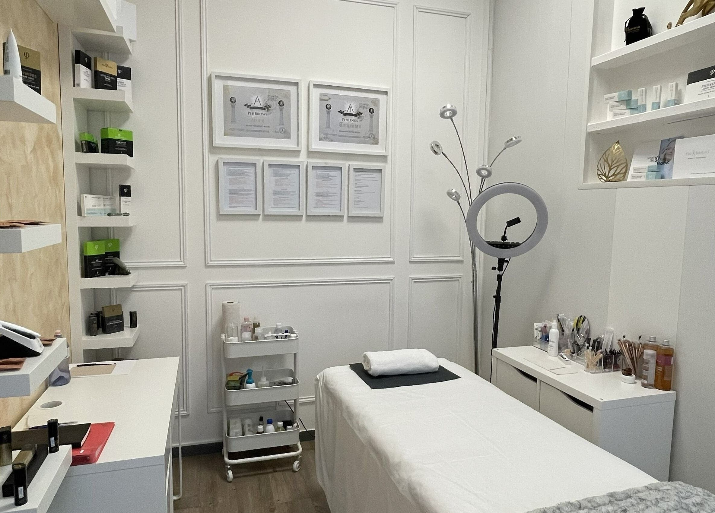 Tranquil treatment room at JVB Beauty & the Brows, Genève, Genève, CH offering professional beauty services.