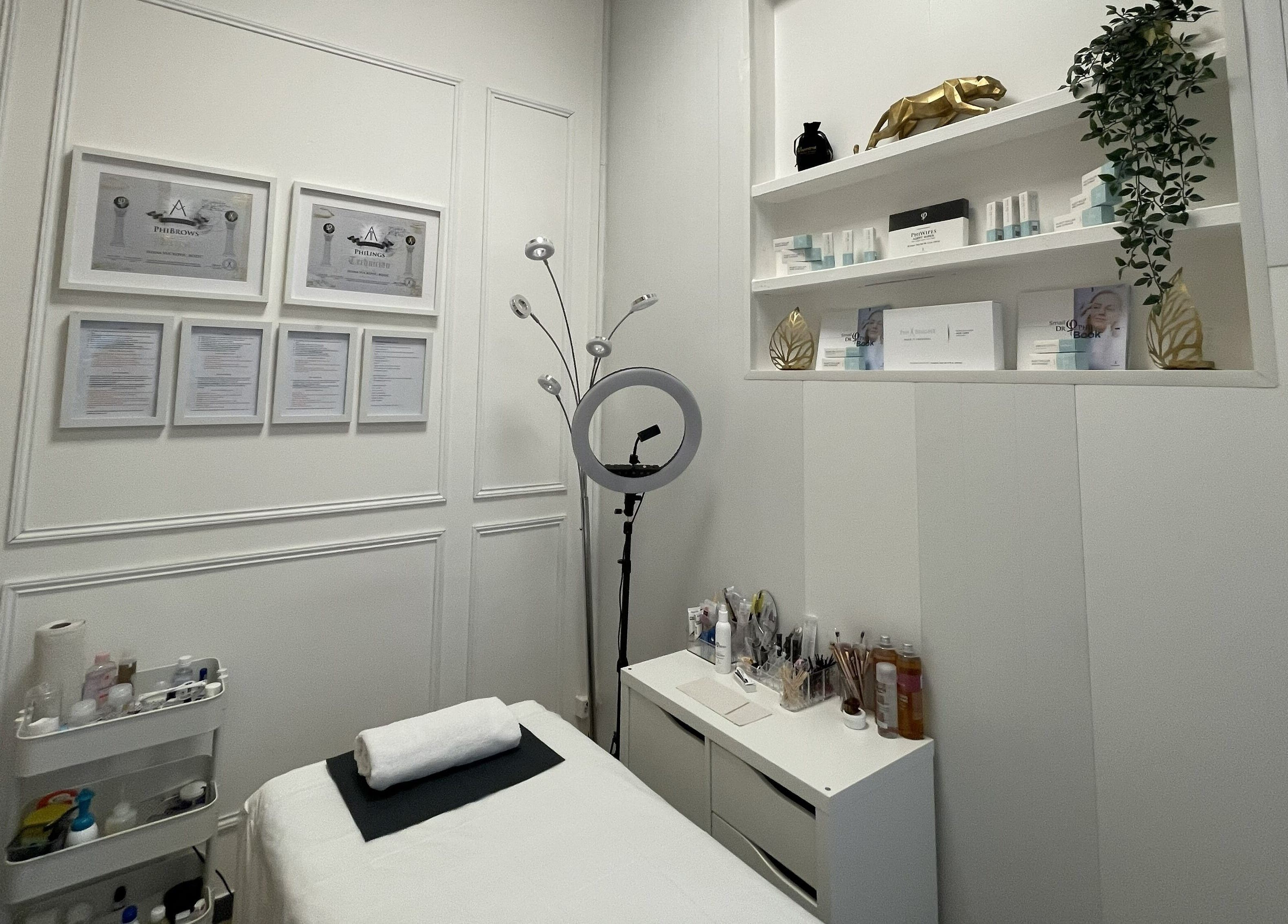 Elegant treatment room at JVB Beauty & the Brows, Genève, Genève, CH featuring calming décor and beauty essentials.