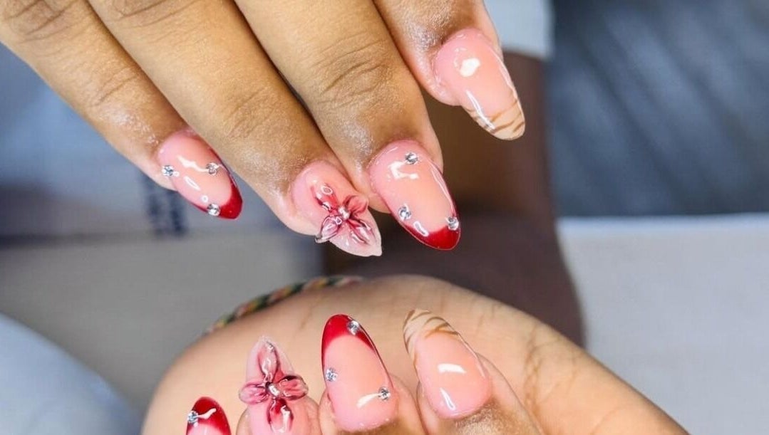 Elegant floral nail art at Maison Beaute, Dagotiere, Moka District, MU showcasing intricate design.