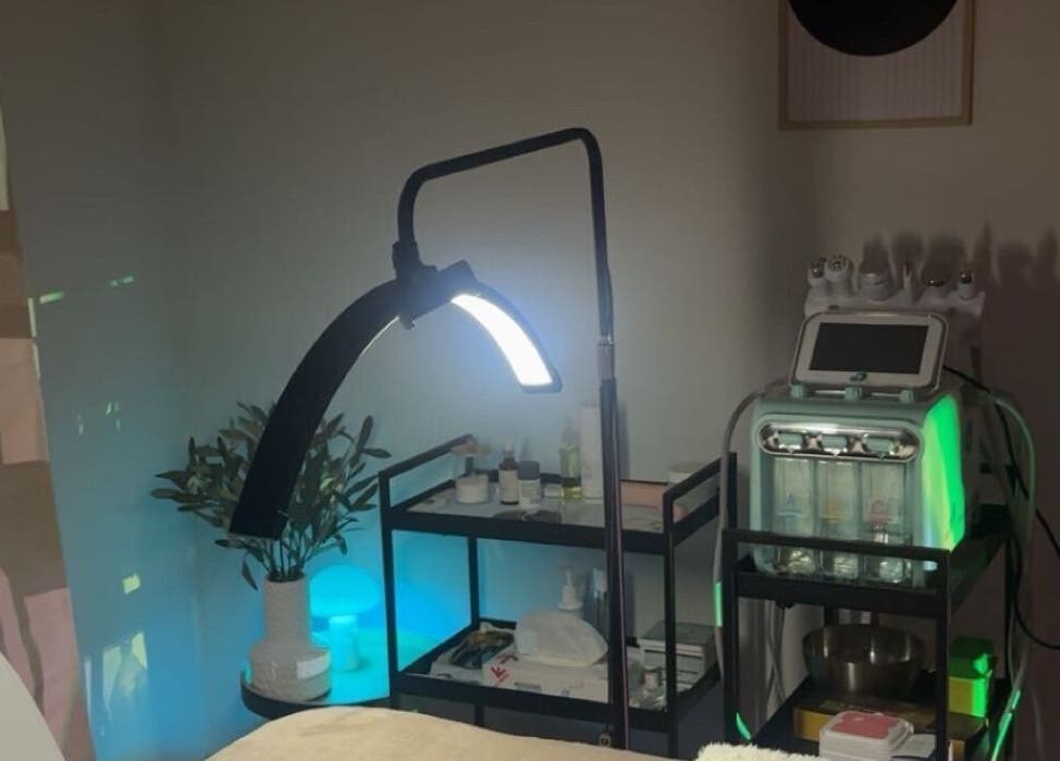 IBN Institut de Beauté therapy room with modern equipment in Nantes, Pays De La Loire, FR.