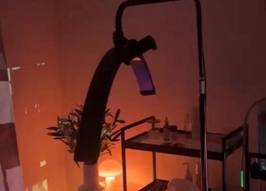 Relaxing treatment room at IBN Institut de Beauté in Nantes, Pays De La Loire, FR with warm ambient lighting.