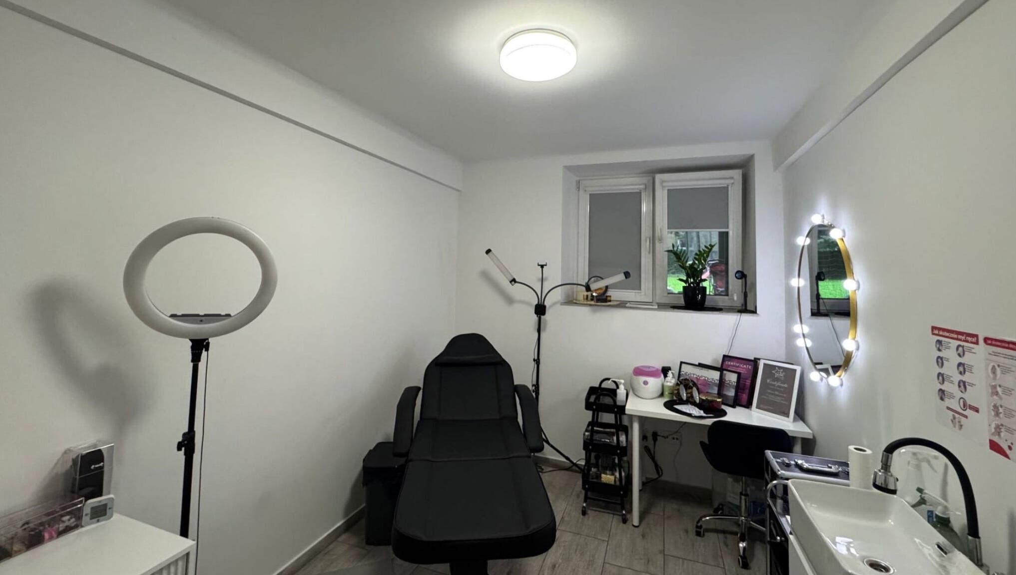 Gabinet kosmetyczny NOMI BEAUTY STUDIO w Kraków, Województwo Małopolskie z profesjonalnym wyposażeniem.