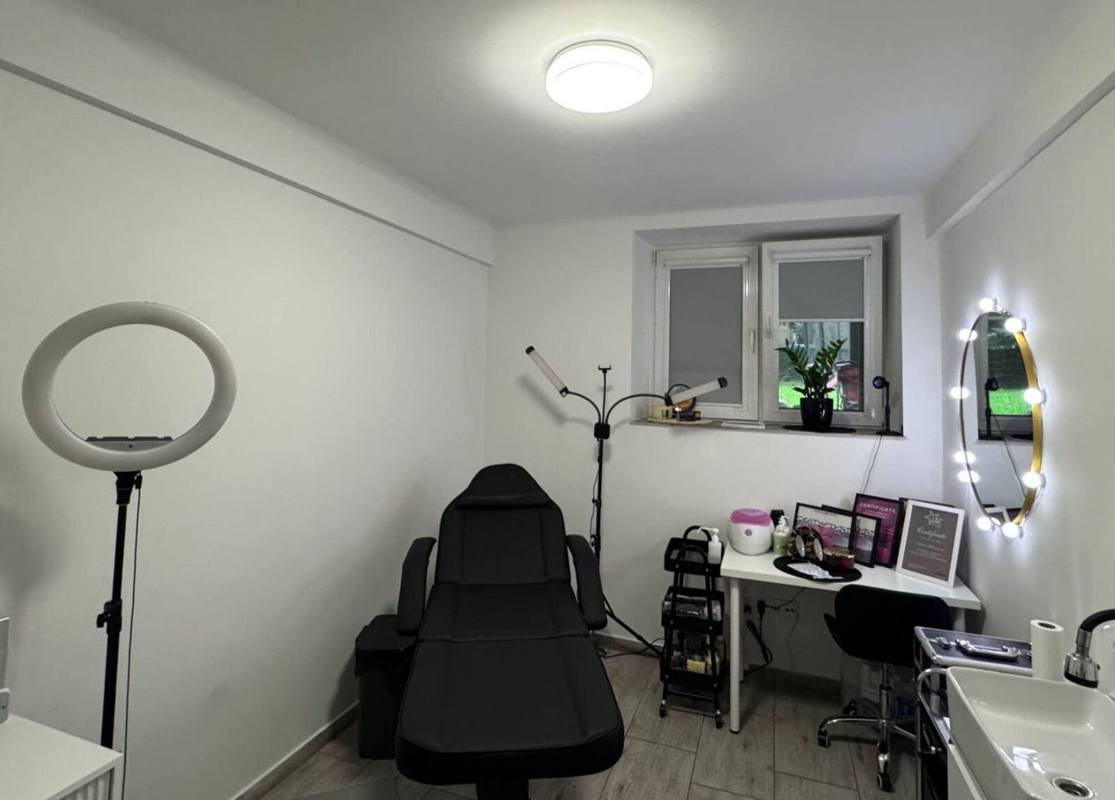 Gabinet kosmetyczny NOMI BEAUTY STUDIO w Kraków, Województwo Małopolskie z profesjonalnym wyposażeniem.