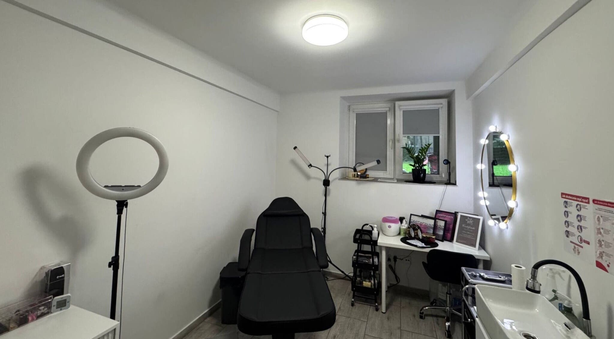 Gabinet kosmetyczny NOMI BEAUTY STUDIO w Kraków, Województwo Małopolskie z profesjonalnym wyposażeniem.