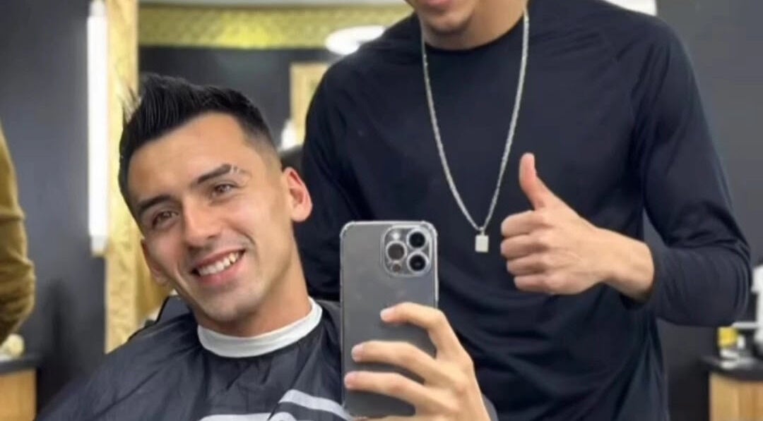Cliente feliz con corte en J Alex Barber Shop, Peñalolén, Región Metropolitana, CL.