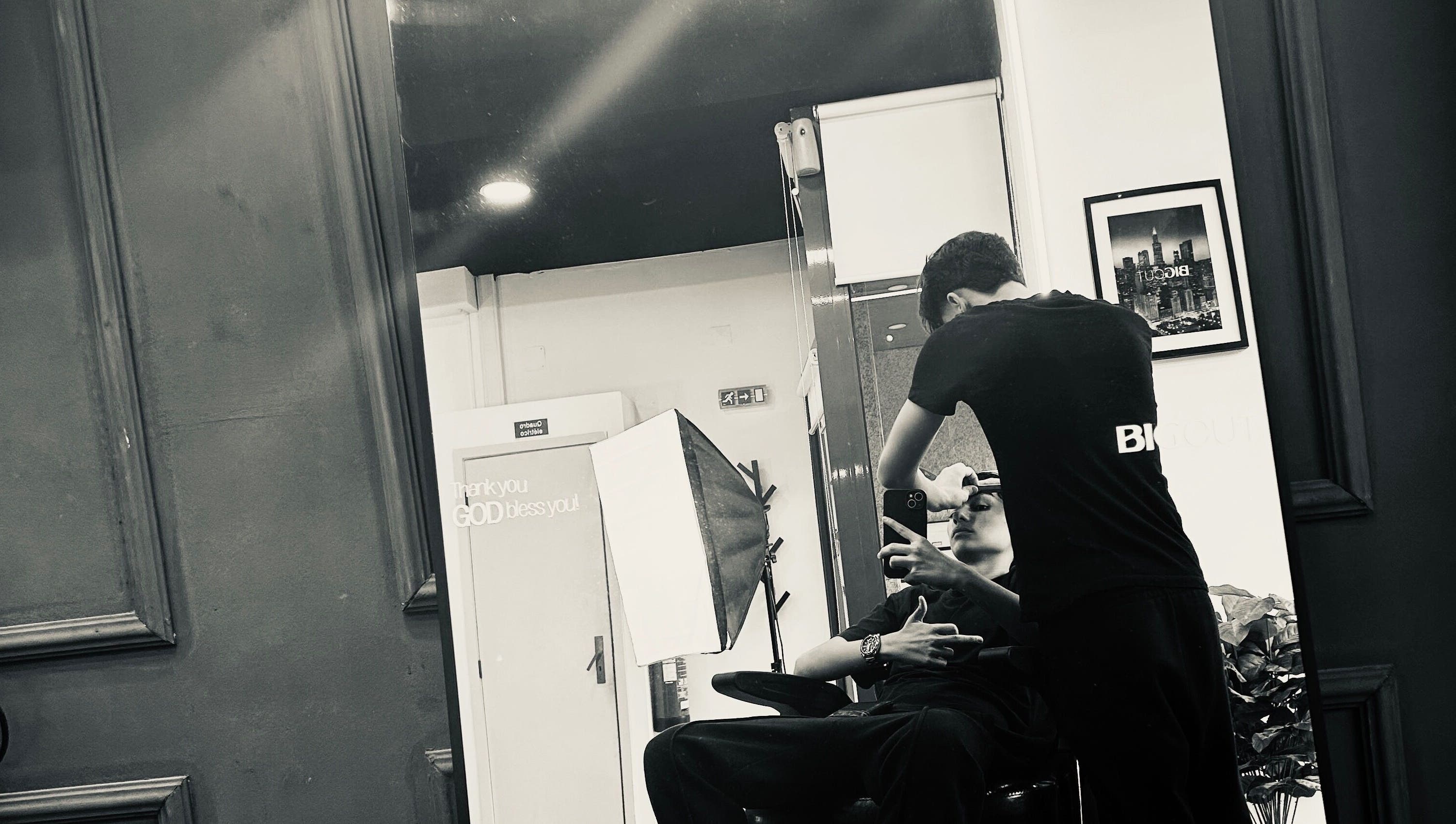 Stylist working on a client at Little Cutz, Braga, Braga, PT, reflecting modern salon ambiance.