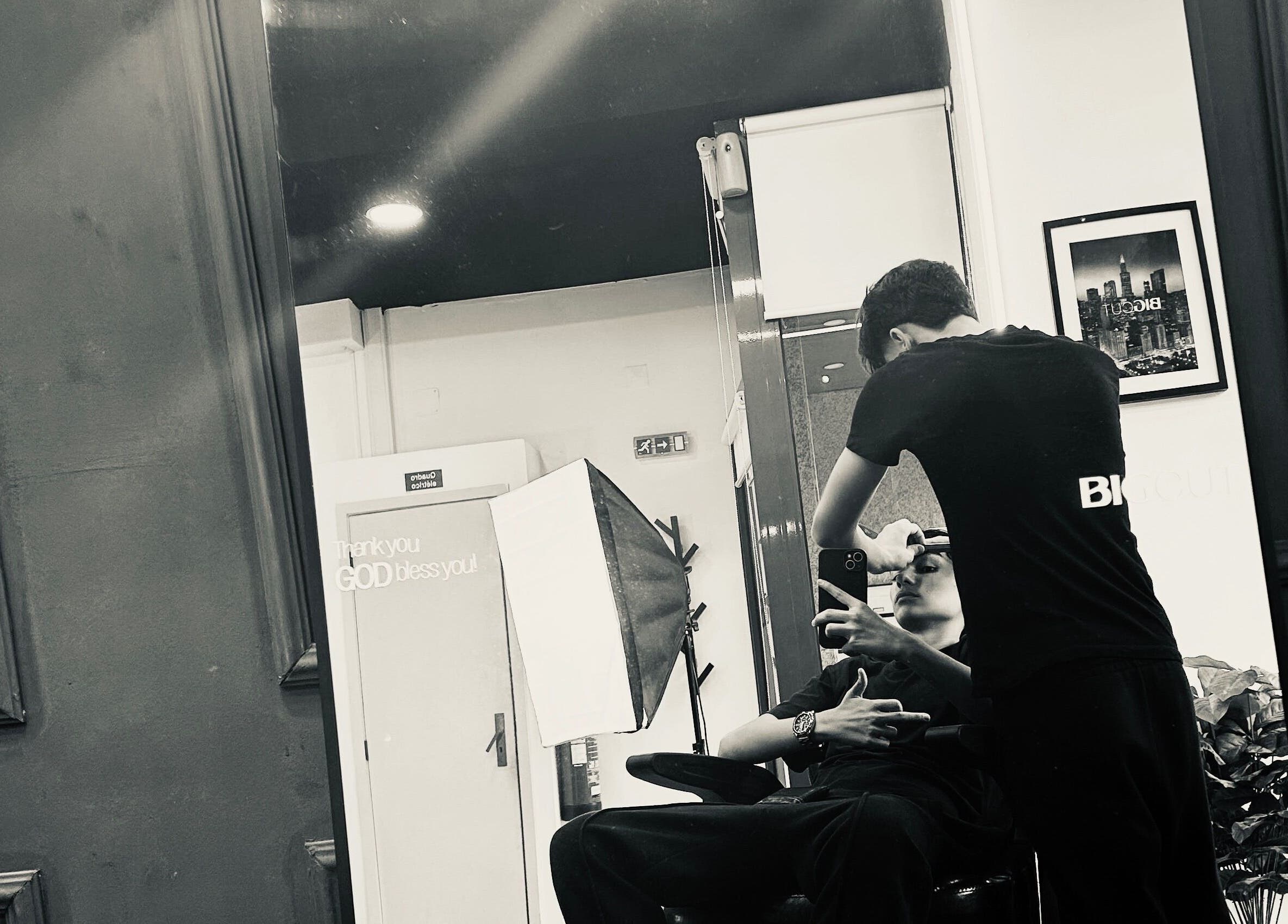 Stylist working on a client at Little Cutz, Braga, Braga, PT, reflecting modern salon ambiance.