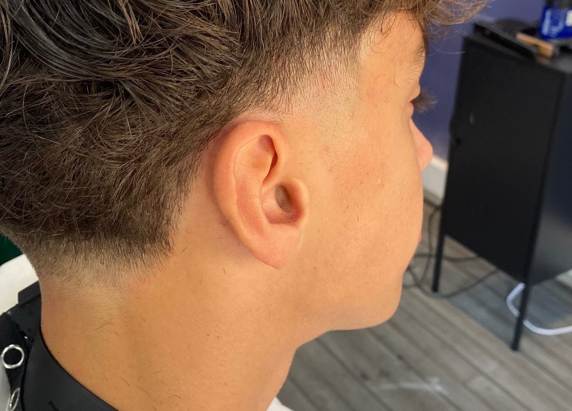 Close-up of a stylish fade haircut at Little Cutz, Braga, Braga, PT.